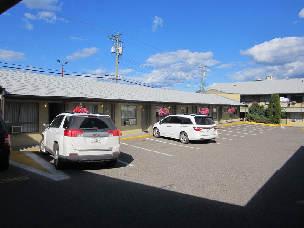 Camelot Court Motel Prince George Exteriér fotografie